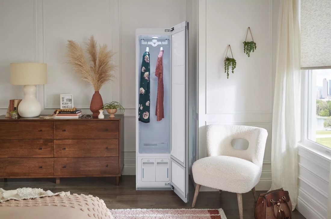 Model: S3CW | LG LG Styler Smart Wi-Fi Enabled Steam Closet with TrueSteam Technology and Exclusive Moving Hangers