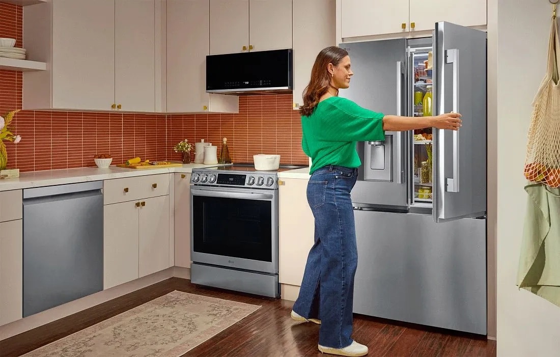 Model: LF24Z6330S | LG 24 cu. ft. Counter-Depth MAX with Zero Clearance 3-Door French Door Refrigerator