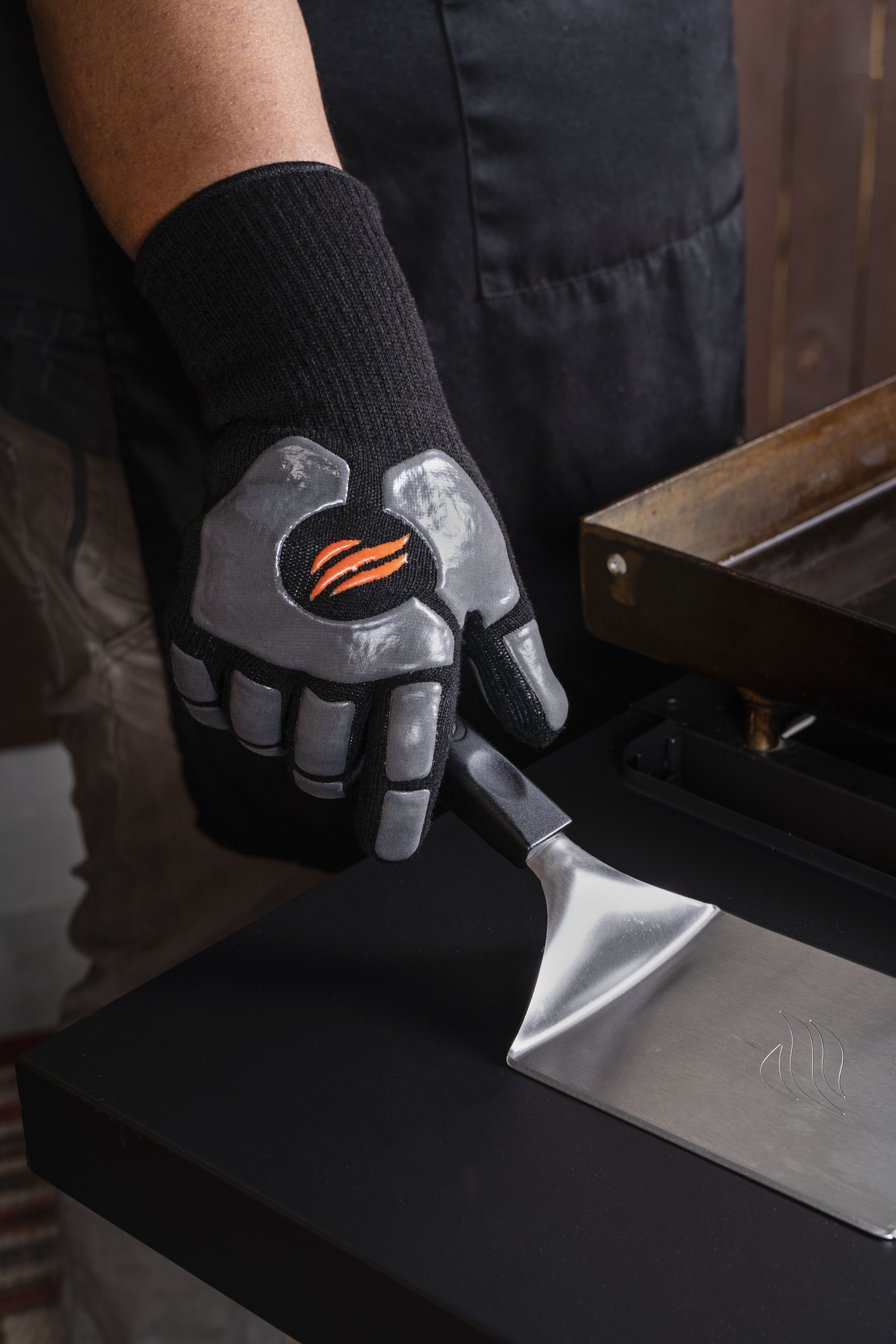 Blackstone Knit Griddle Gloves - Thumbnail 3