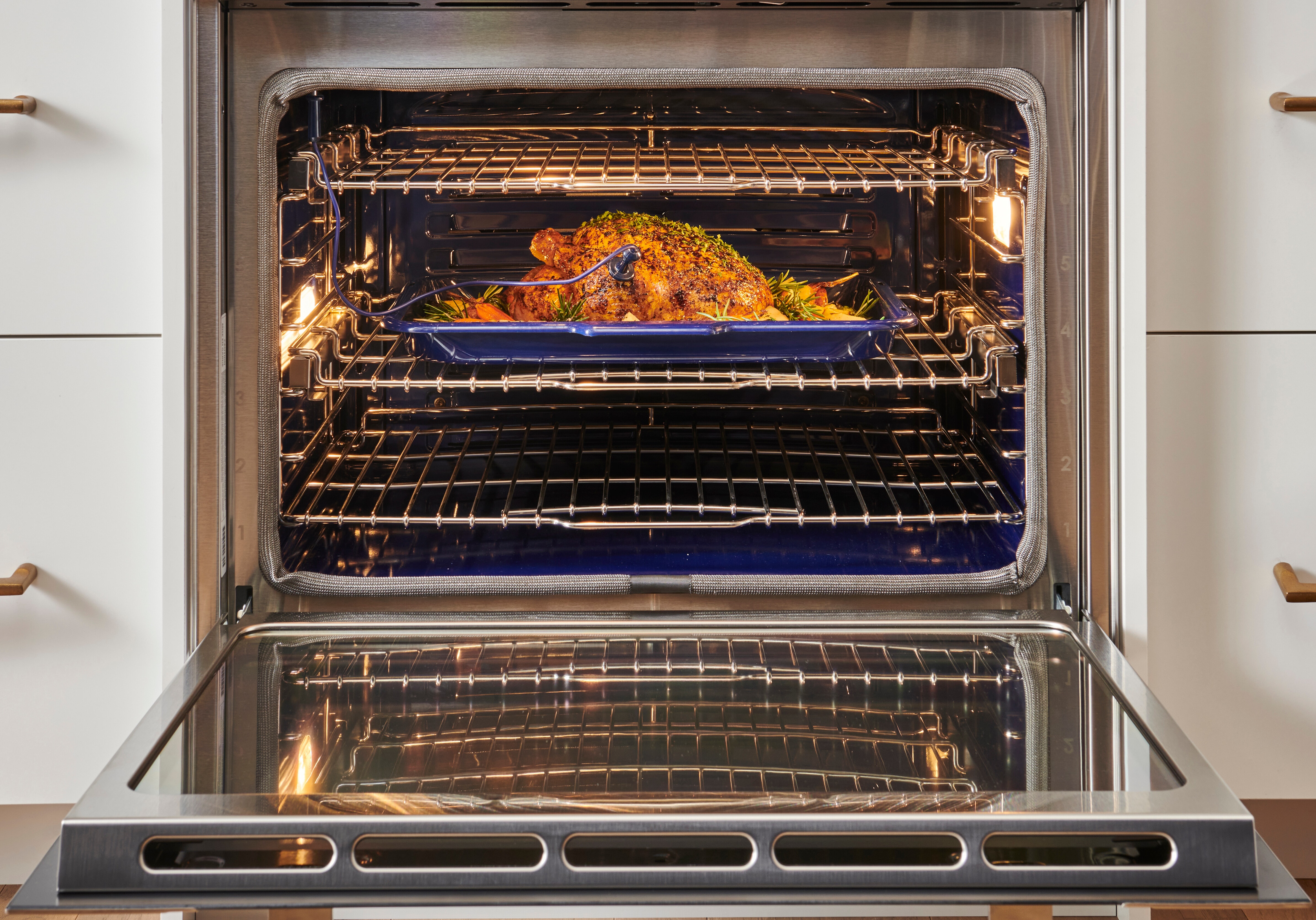 Wolf M Series Built-In Oven - Thumbnail 2
