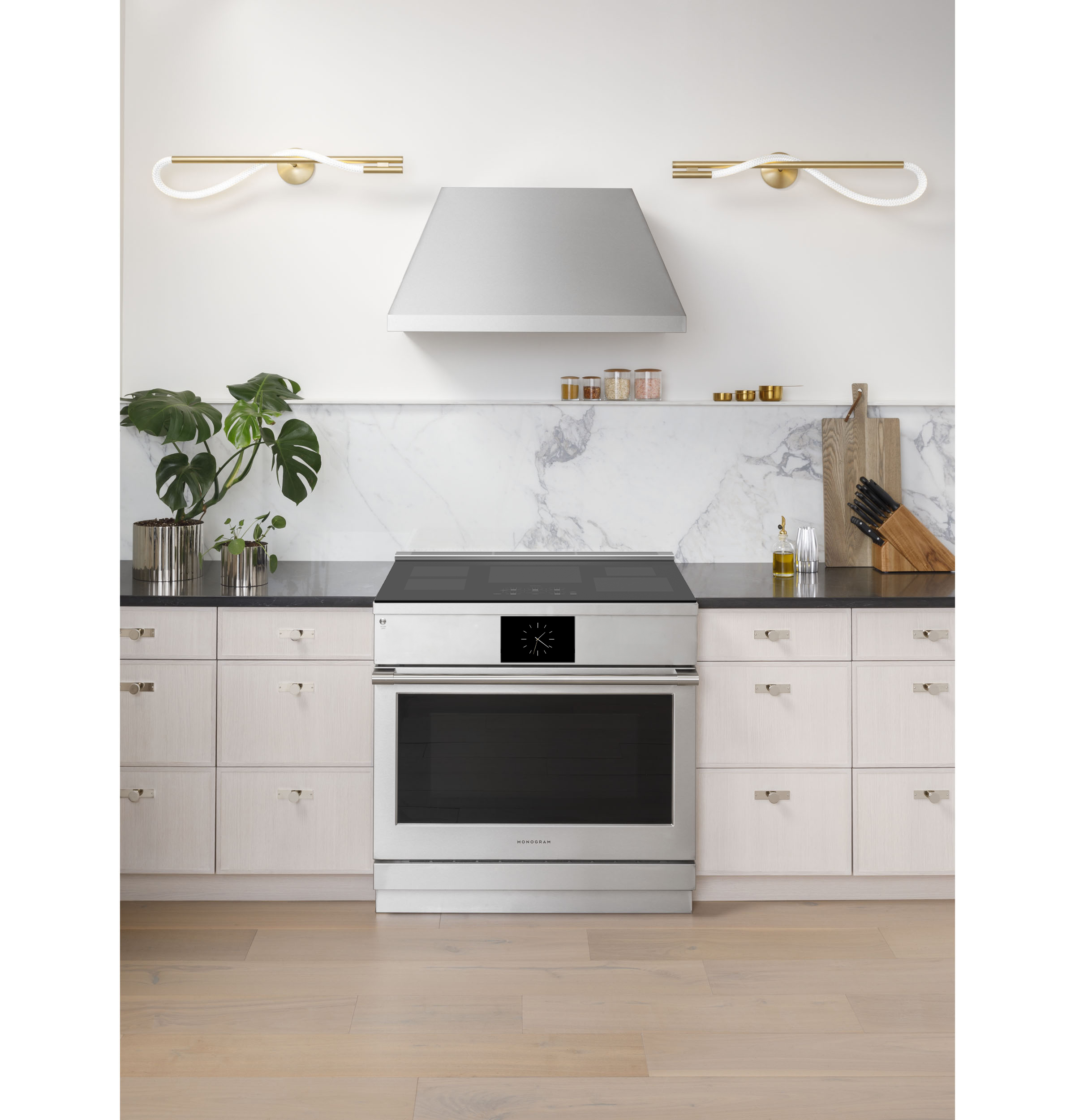 Monogram Slide In Induction Range - Thumbnail 3