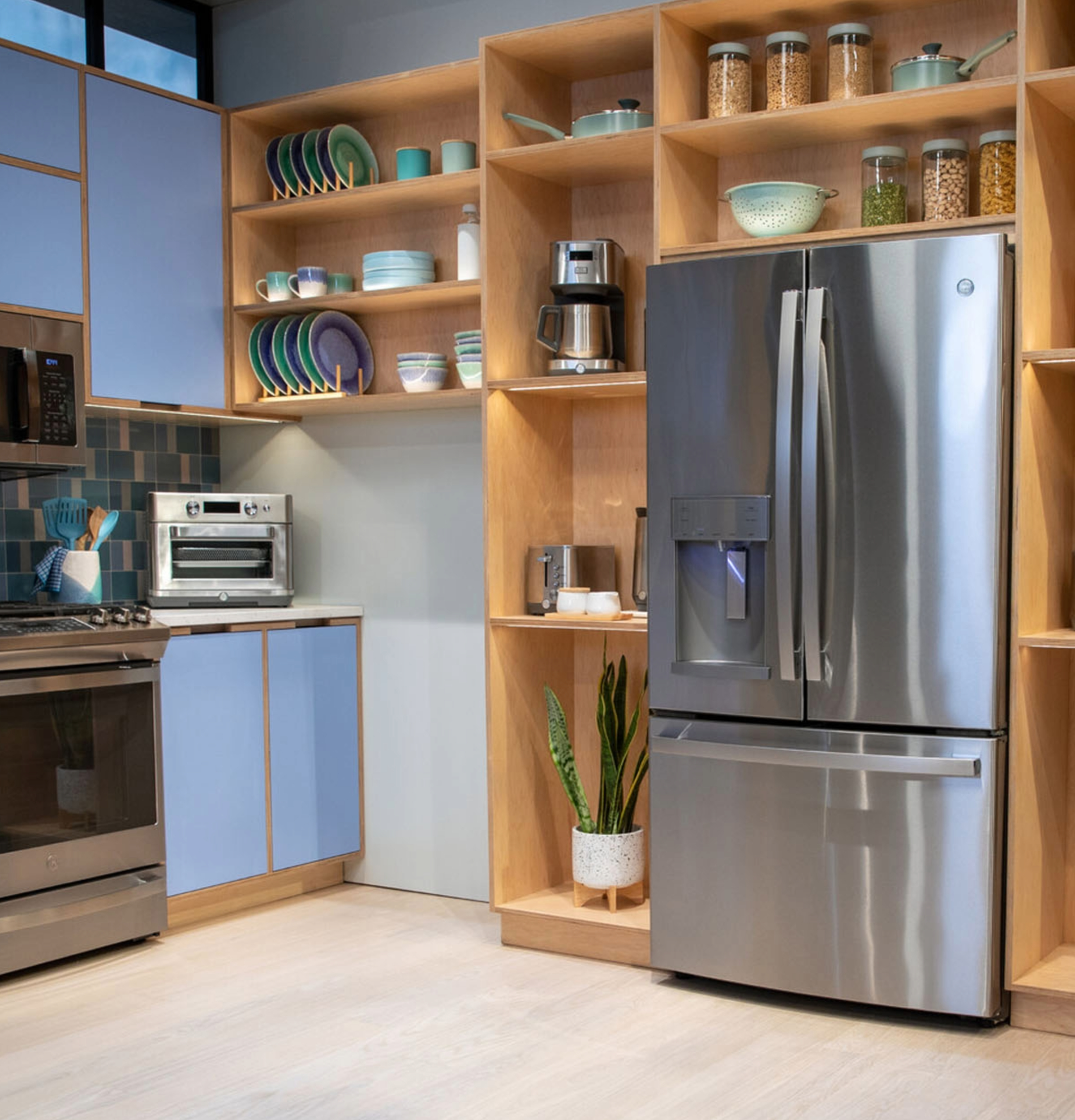 GE - GFE28GYNFS - GE® ENERGY STAR® 27.7 Cu. Ft. Fingerprint