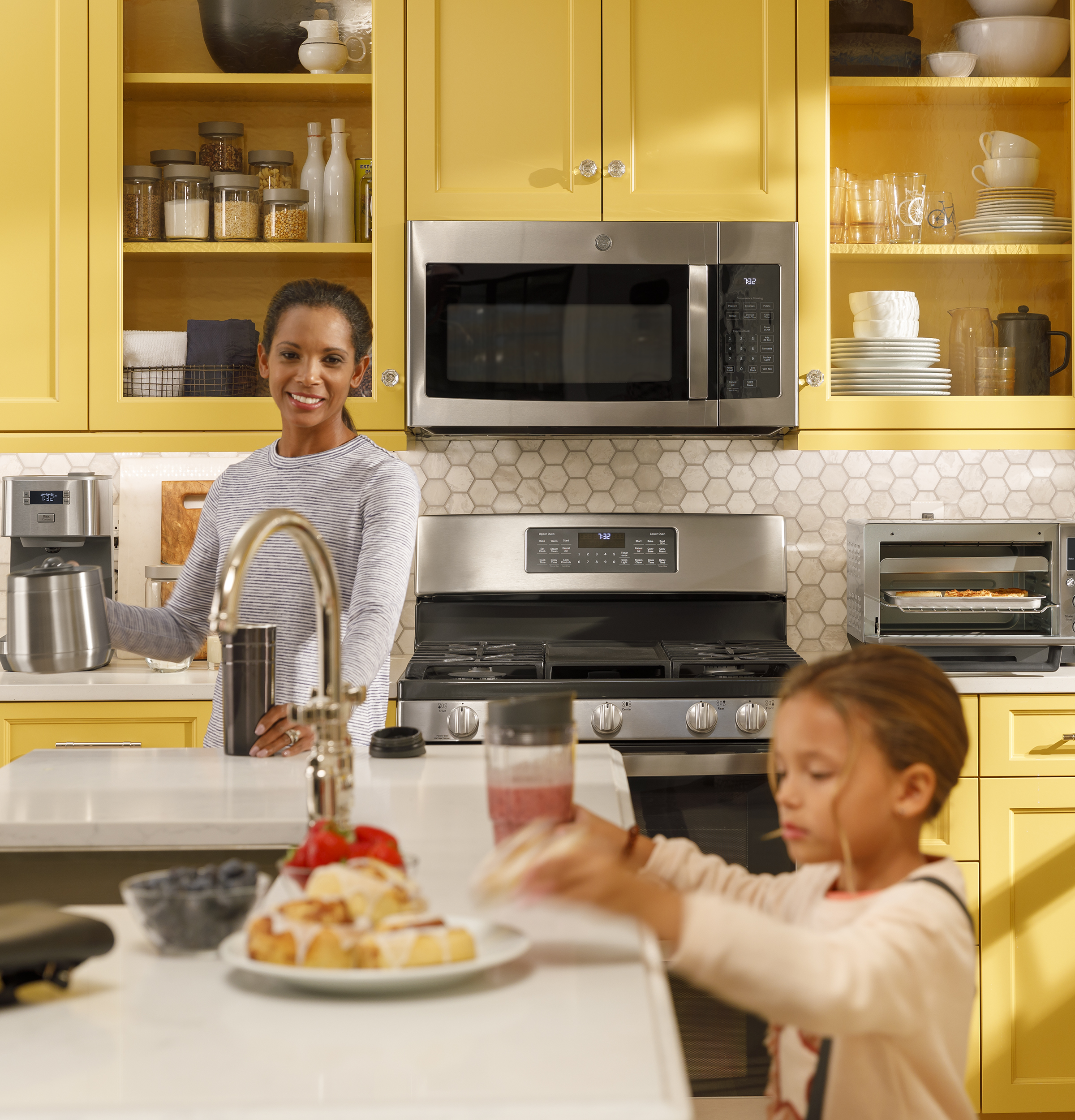 GE Toaster Ovens Small Appliances G9OCAASSPSS | Downtown Appliance Home