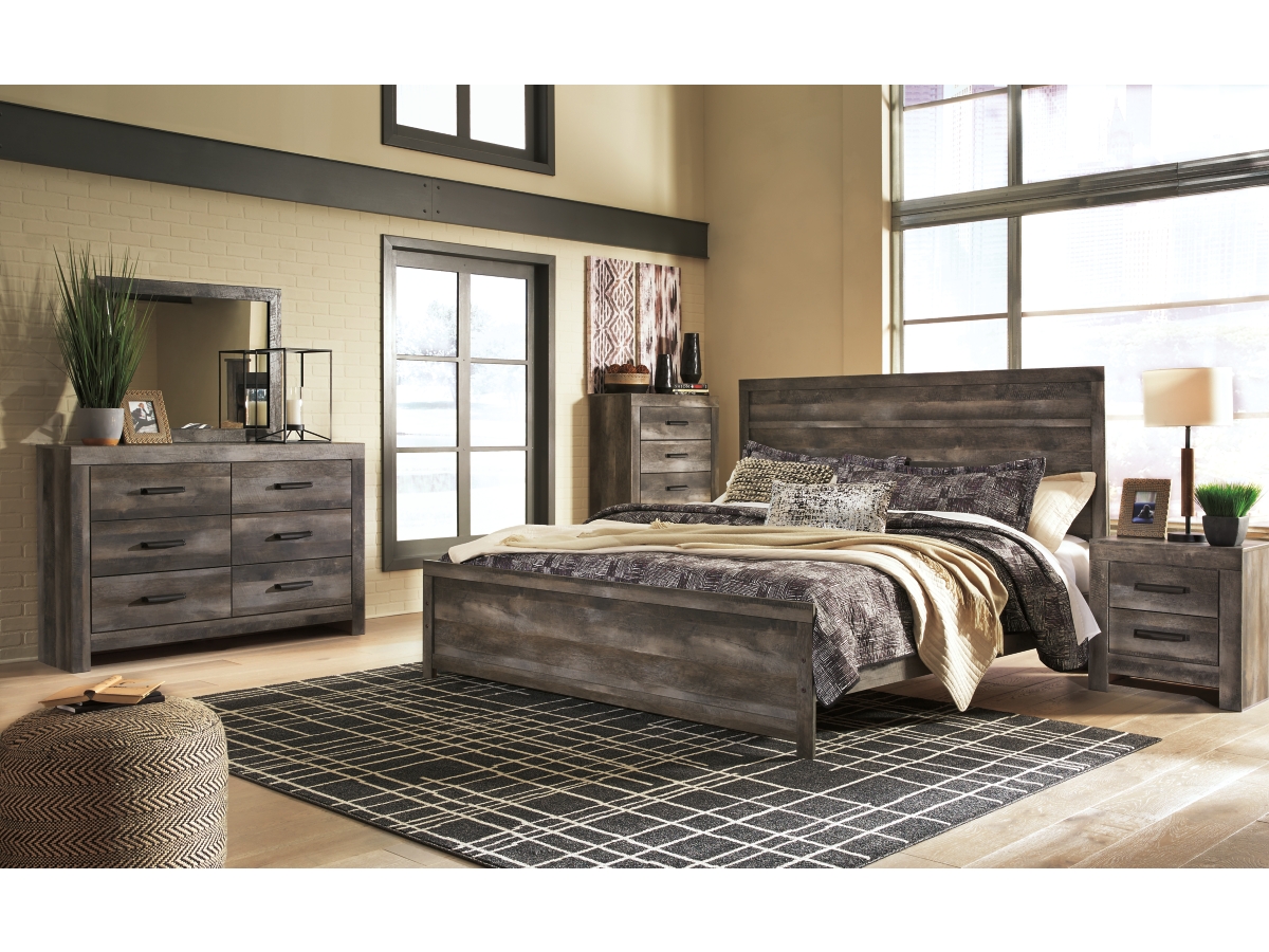 Signature Design by Ashley Wynnlow King Panel Bed with Mirrored Dresser and Chest