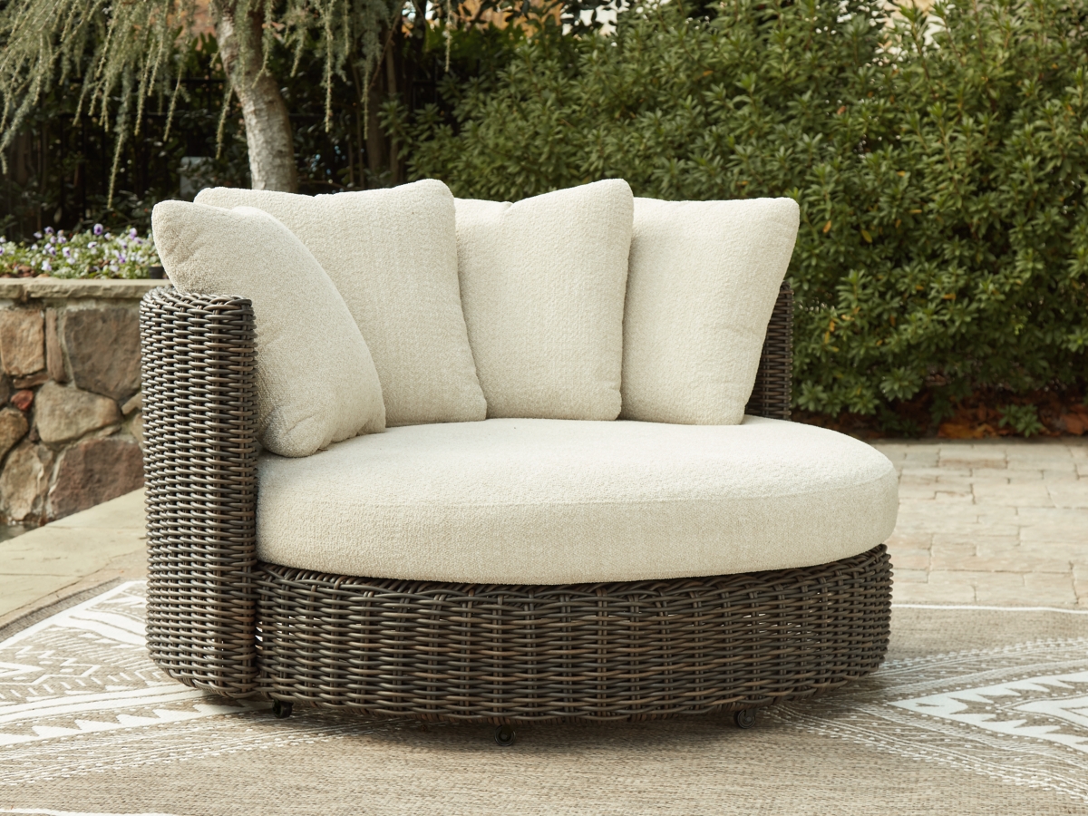 Signature Design by Ashley Kimora Swivel Lounge Chair w/Cushion