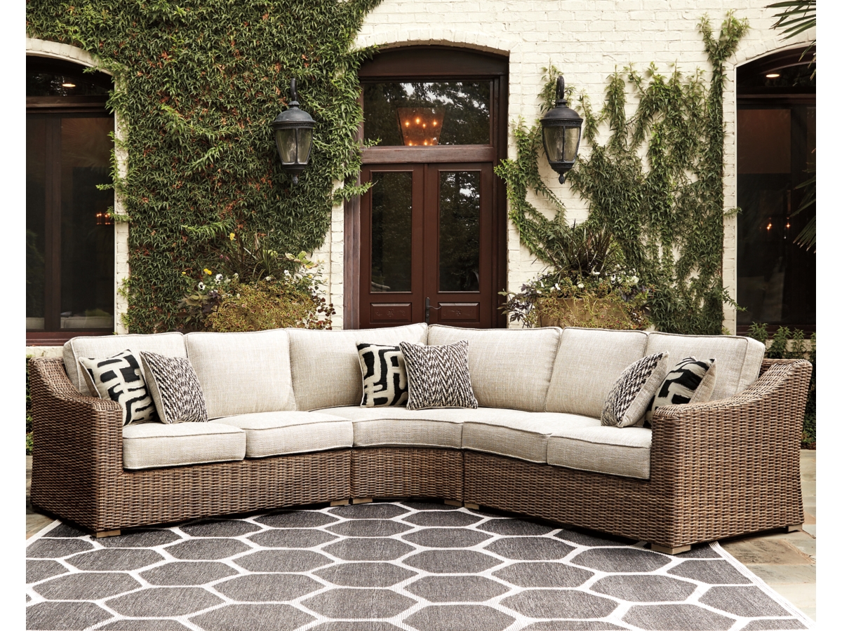Signature Design by Ashley Beachcroft 3-Piece Outdoor Sectional