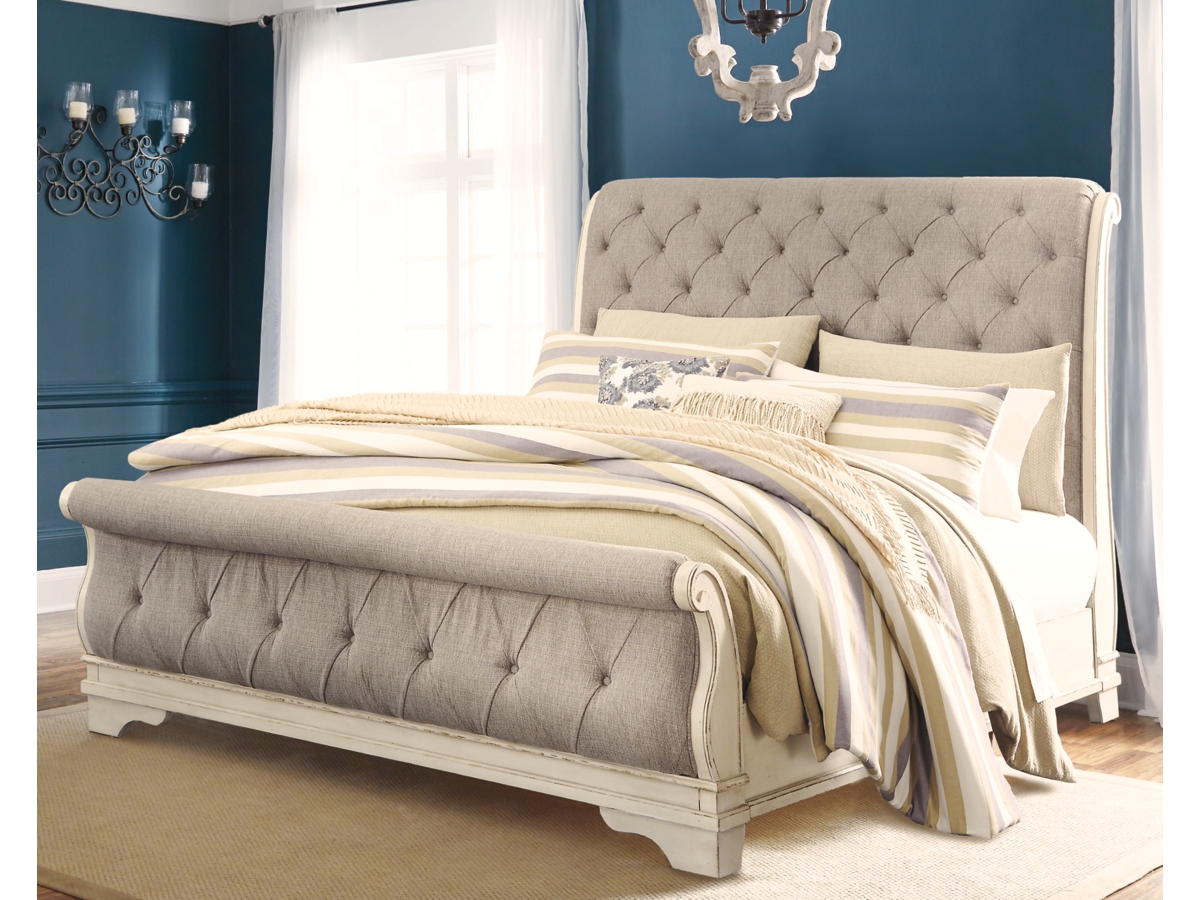Signature Design by Ashley Realyn Queen Sleigh Bed - King