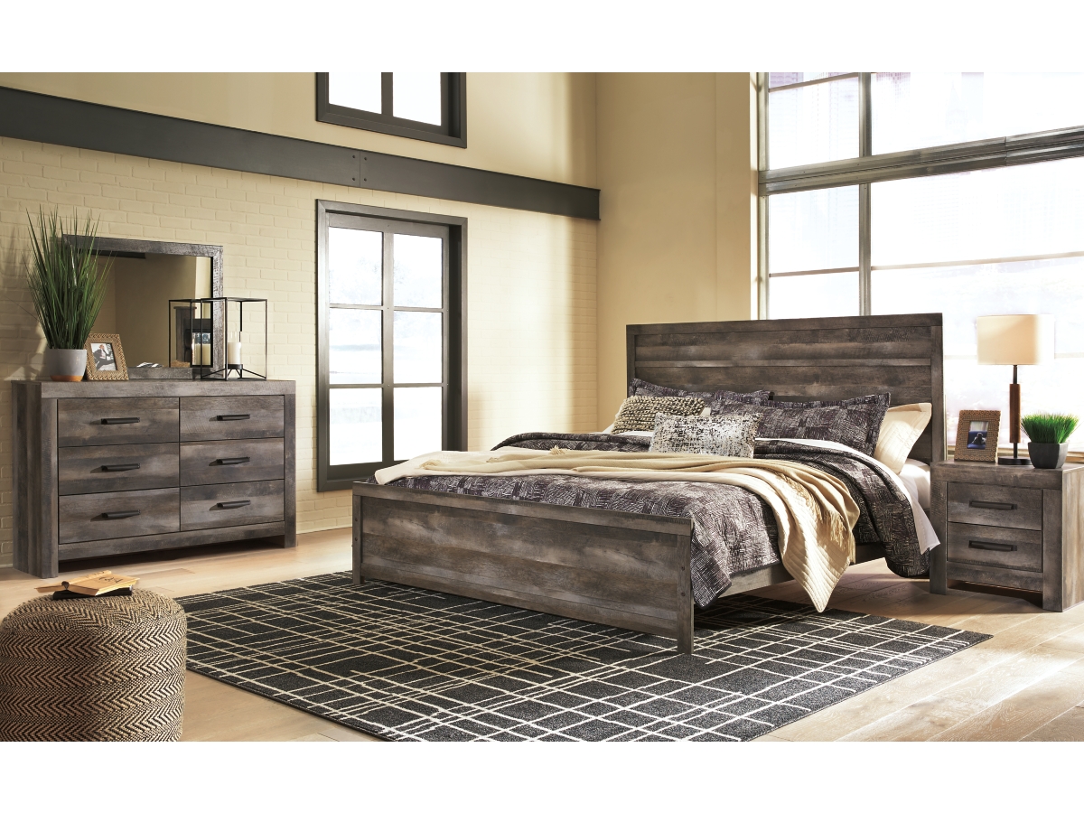 Signature Design by Ashley Wynnlow Queen Panel Bed with Mirrored Dresser - King