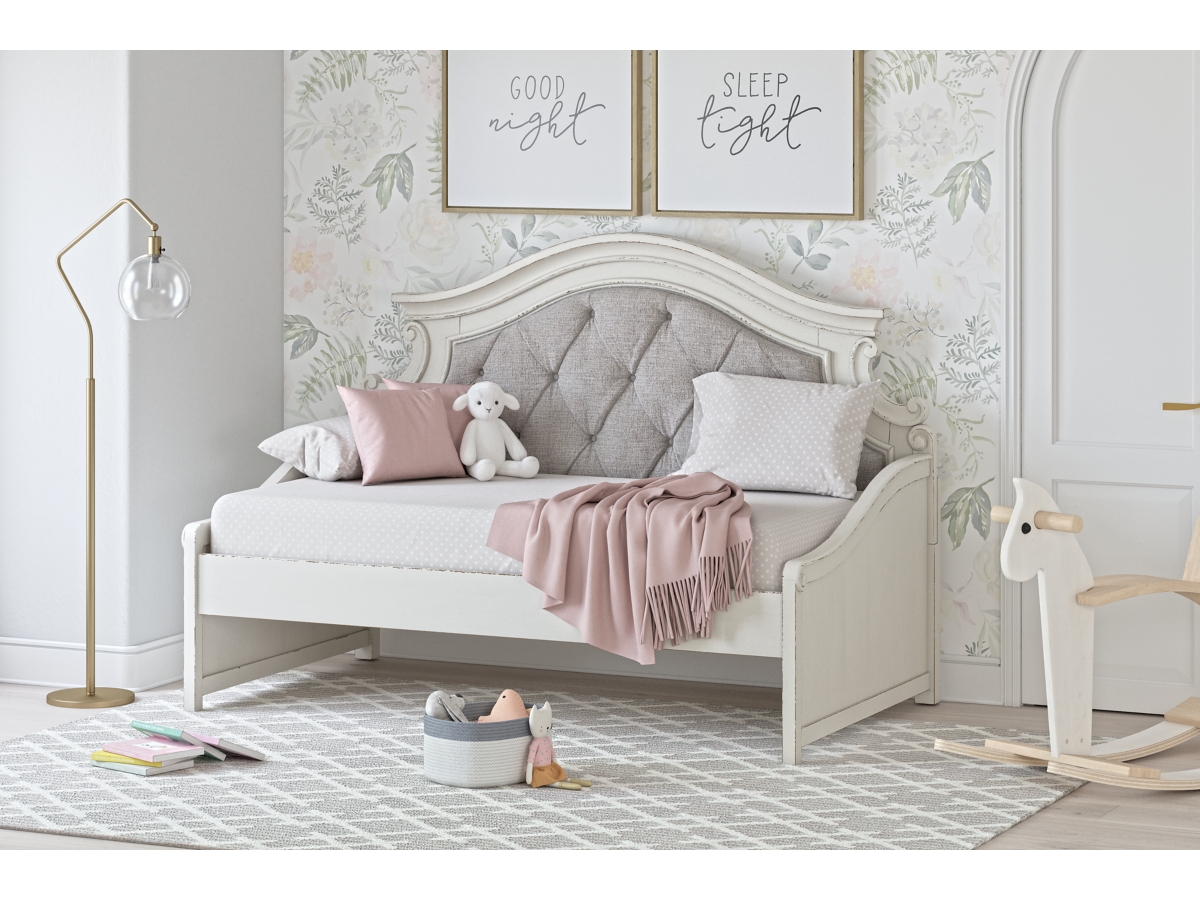 Signature Design by Ashley Realyn Twin Day Bed