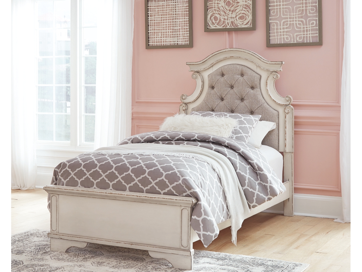 Signature Design by Ashley Realyn Full Panel Bed - Full